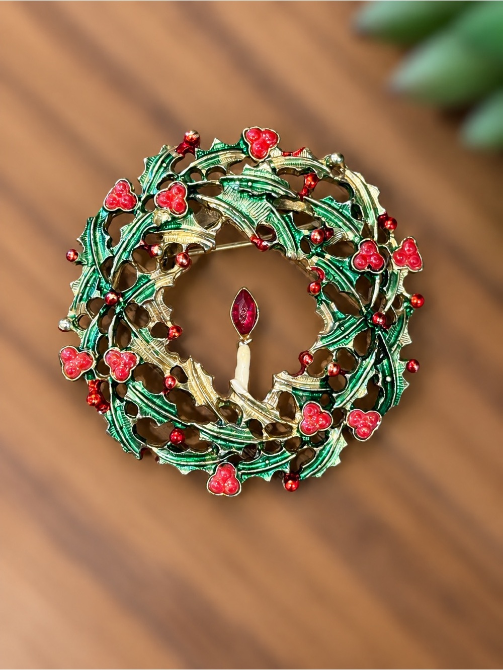 Vintage Christmas Wreath Candle Brooch – Green & Red Enamel Gold Tone